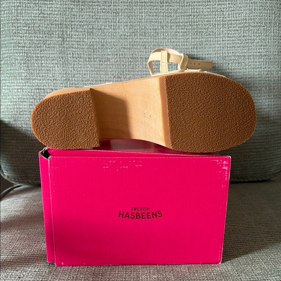 Brand new Swedish Hasbeens Ulla Low clogs - Picture 4 of 5